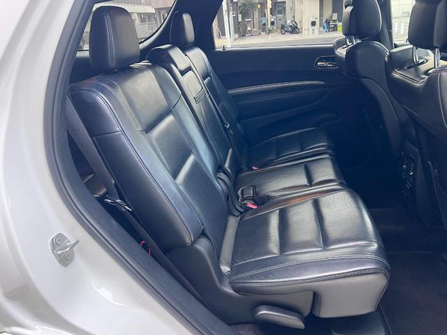 ダッジ・デュランゴ ＲＴ　新車並行輸入車　テクノロジーＰＫＧ　ブラックトップＰＫＧ　サンルーフ　バックカメラ　シートヒーター　ルーフレール　ＡｐｐｌｅＣａｒＰｌａｙ　ＡｎｄｒｏｉｄＡｕｔｏ（12枚目）