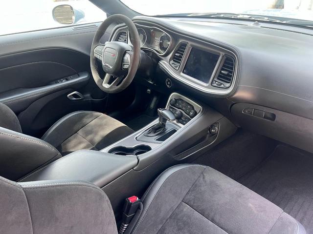 ダッジ・チャレンジャー Ｒ／Ｔスキャットパック　１３２０　ＢＣＤ自社輸入車　１３２０ドラッグパック　スエードステアリング　アルカンターラコンビシート　シートヒーター＆ベンチレーション　バックカメラ　アップルカープレイ・アンドロイドオート（9枚目）