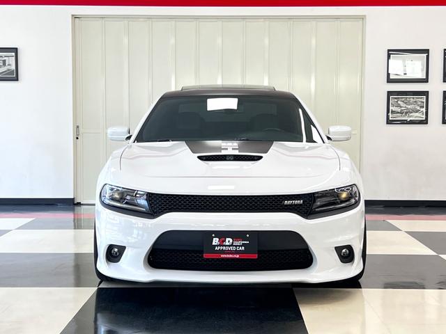 ダッジ・チャージャー Ｒ／Ｔ　ＤＡＹＴＯＮＡ　ＢＣＤ自社輸入車　サンルーフ　ｂｒｅｍｂｏレッドブレーキキャリパー　ＭＯＰＡＲエアインテーク　アルカンターラコンビシート　シートヒーター＆ベンチレーション　アップルカープレイ・アンドロイドオート（2枚目）