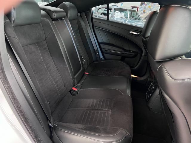 ダッジ・チャージャー Ｒ／Ｔ　ＤＡＹＴＯＮＡ　ＢＣＤ自社輸入車　サンルーフ　ｂｒｅｍｂｏレッドブレーキキャリパー　ＭＯＰＡＲエアインテーク　アルカンターラコンビシート　シートヒーター＆ベンチレーション　アップルカープレイ・アンドロイドオート（10枚目）