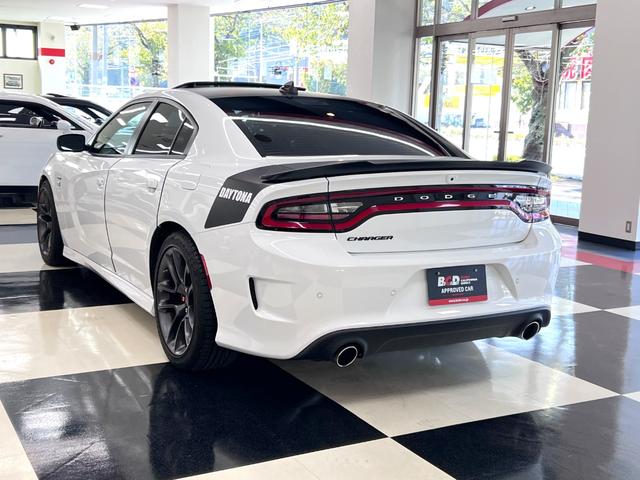 ダッジ・チャージャー Ｒ／Ｔ　ＤＡＹＴＯＮＡ　ＢＣＤ自社輸入車　サンルーフ　ｂｒｅｍｂｏレッドブレーキキャリパー　ＭＯＰＡＲエアインテーク　アルカンターラコンビシート　シートヒーター＆ベンチレーション　アップルカープレイ・アンドロイドオート（17枚目）