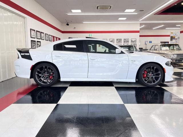 ダッジ・チャージャー Ｒ／Ｔ　ＤＡＹＴＯＮＡ　ＢＣＤ自社輸入車　サンルーフ　ｂｒｅｍｂｏレッドブレーキキャリパー　ＭＯＰＡＲエアインテーク　アルカンターラコンビシート　シートヒーター＆ベンチレーション　アップルカープレイ・アンドロイドオート（18枚目）