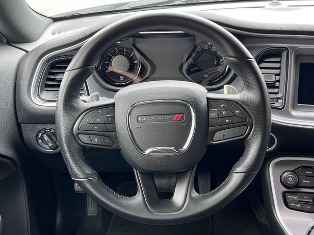 ダッジ・チャレンジャー ＧＴ　ブラックトップＰＫＧ　　クルーズコントロール　パドルシフト　ドラレコ　バックカメラ　アップルカープレイ・アンドロイドオート　エンジンスターター（4枚目）