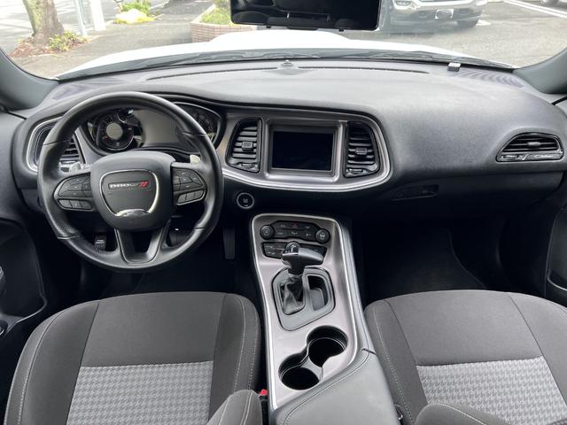 ダッジ・チャレンジャー ＧＴ　ブラックトップＰＫＧ　　クルーズコントロール　パドルシフト　ドラレコ　バックカメラ　アップルカープレイ・アンドロイドオート　エンジンスターター（5枚目）