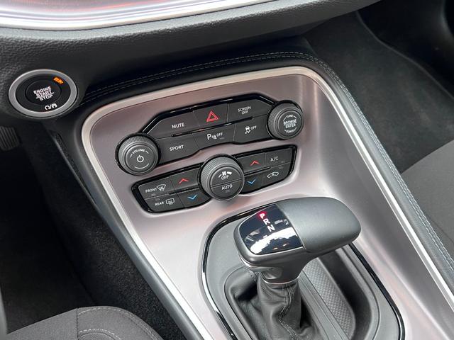 ダッジ・チャレンジャー ＧＴ　ブラックトップＰＫＧ　　クルーズコントロール　パドルシフト　ドラレコ　バックカメラ　アップルカープレイ・アンドロイドオート　エンジンスターター（13枚目）