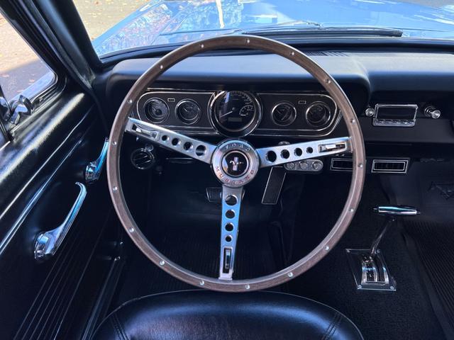 マスタング ハードトップ　２８９ｃｉ　ＢＣＤ自社輸入車　ＭＳＤ　パワステ　エーデルブロックキャブレター　電動ファン　ヴィンテージエア　ディスクブレーキ　ビッグサイズラジエーター（4枚目）