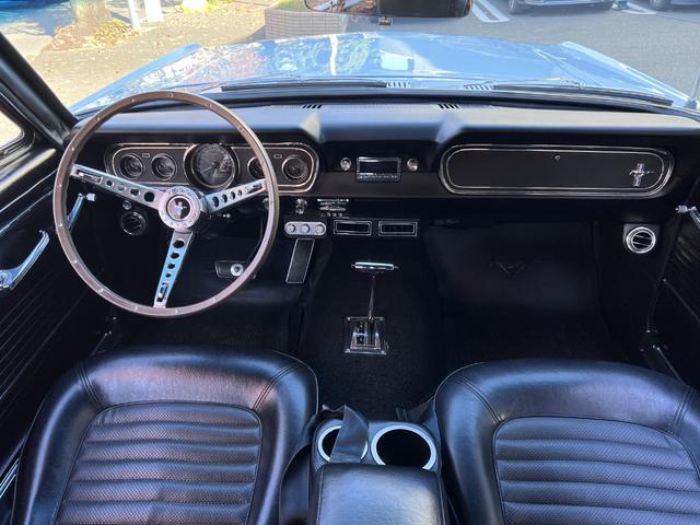 マスタング ハードトップ　２８９ｃｉ　ＢＣＤ自社輸入車　ＭＳＤ　パワステ　エーデルブロックキャブレター　電動ファン　ヴィンテージエア　ディスクブレーキ　ビッグサイズラジエーター（5枚目）