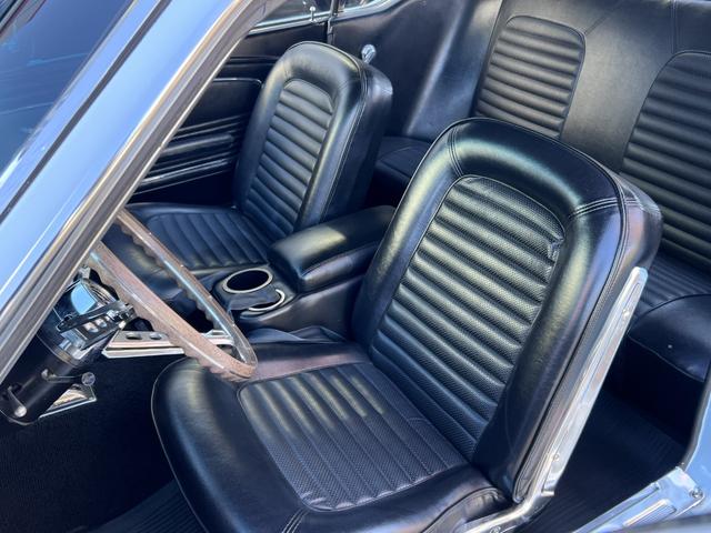 マスタング ハードトップ　２８９ｃｉ　ＢＣＤ自社輸入車　ＭＳＤ　パワステ　エーデルブロックキャブレター　電動ファン　ヴィンテージエア　ディスクブレーキ　ビッグサイズラジエーター（7枚目）