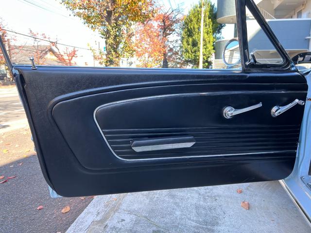 マスタング ハードトップ　２８９ｃｉ　ＢＣＤ自社輸入車　ＭＳＤ　パワステ　エーデルブロックキャブレター　電動ファン　ヴィンテージエア　ディスクブレーキ　ビッグサイズラジエーター（11枚目）