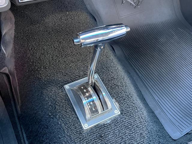 マスタング ハードトップ　２８９ｃｉ　ＢＣＤ自社輸入車　ＭＳＤ　パワステ　エーデルブロックキャブレター　電動ファン　ヴィンテージエア　ディスクブレーキ　ビッグサイズラジエーター（13枚目）