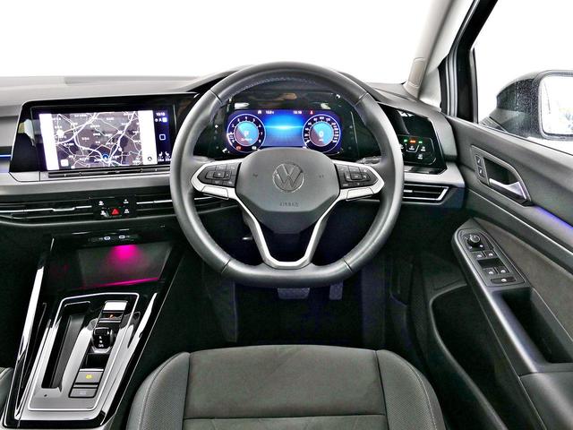 ゴルフヴァリアント ｅＴＳＩ　スタイル　プラチナムエディション　フォルクスワーゲン認定中古車　禁煙　元デモカー　純正ナビゲーション　ＥＴＣ　リアカメラ　アダプティブクルーズコントロール　純正アルミホイール（28枚目）