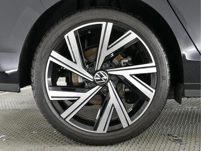 ゴルフ ＴＤＩ　Ｒライン　プラチナムエディション　フォルクスワーゲン認定中古車　禁煙　純正ナビゲーション　ＥＴＣ　リアカメラ　アダプティブクルーズコントロール　純正アルミホイール（12枚目）