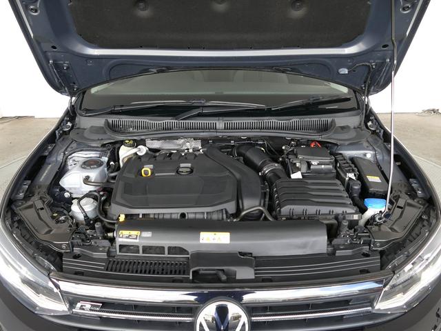 ポロ ＴＳＩ　Ｒライン　フォルクスワーゲン認定中古車　禁煙　純正ナビゲーション　ＥＴＣ　リアカメラ　アダプティブクルーズコントロール　純正アルミホイール（17枚目）