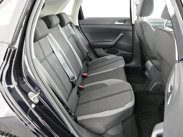 ポロ ＴＳＩ　Ｒライン　フォルクスワーゲン認定中古車　禁煙　純正ナビゲーション　ＥＴＣ　リアカメラ　アダプティブクルーズコントロール　純正アルミホイール（19枚目）