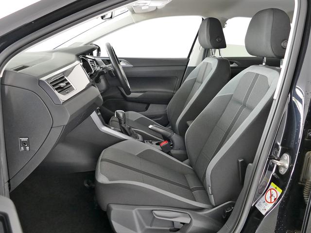 ポロ ＴＳＩ　Ｒライン　フォルクスワーゲン認定中古車　禁煙　純正ナビゲーション　ＥＴＣ　リアカメラ　アダプティブクルーズコントロール　純正アルミホイール（21枚目）