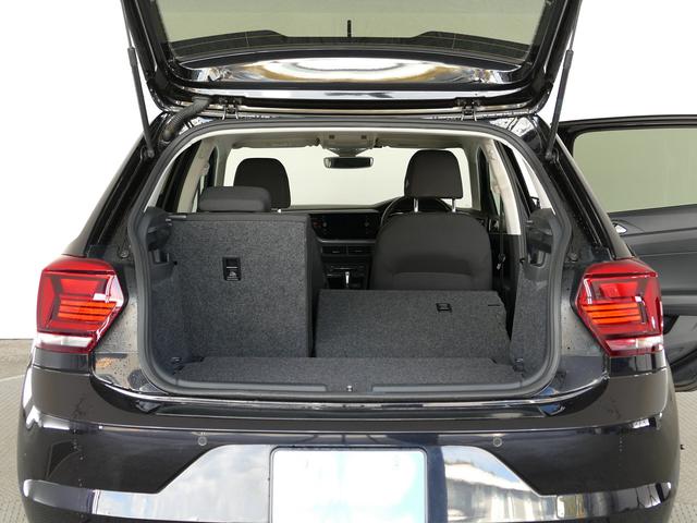 ポロ ＴＳＩ　Ｒライン　フォルクスワーゲン認定中古車　禁煙　純正ナビゲーション　ＥＴＣ　リアカメラ　アダプティブクルーズコントロール　純正アルミホイール（33枚目）