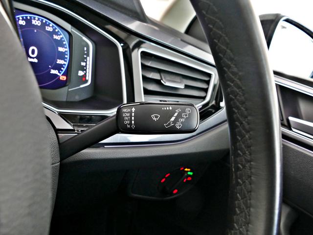 ポロ ＴＳＩ　Ｒライン　フォルクスワーゲン認定中古車　禁煙　純正ナビゲーション　ＥＴＣ　リアカメラ　アダプティブクルーズコントロール　純正アルミホイール（45枚目）