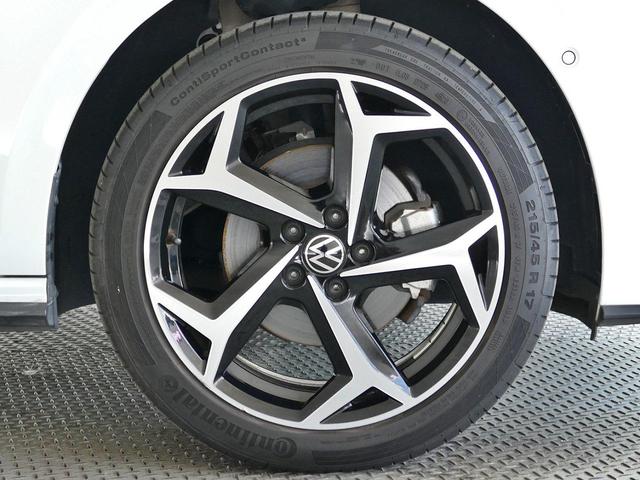 ポロ ＴＳＩ　Ｒライン　フォルクスワーゲン認定中古車　禁煙　純正ナビゲーション　ＥＴＣ　リアカメラ　アダプティブクルーズコントロール　純正アルミホイール　純正エアロ（17枚目）
