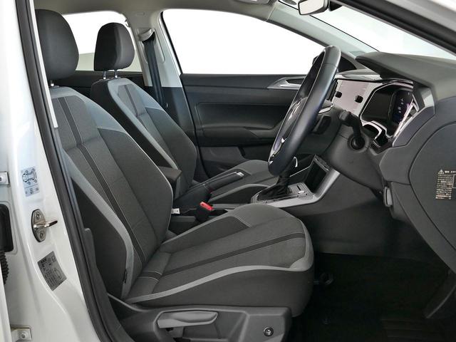 ポロ ＴＳＩ　Ｒライン　フォルクスワーゲン認定中古車　禁煙　純正ナビゲーション　ＥＴＣ　リアカメラ　アダプティブクルーズコントロール　純正アルミホイール　純正エアロ（21枚目）