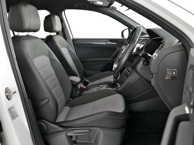 ティグアン ＴＳＩ　Ｒライン　フォルクスワーゲン認定中古車　禁煙　純正ナビゲーション　ＥＴＣ　リアカメラ　アダプティブクルーズコントロール　純正アルミホイール　専用エアロ（20枚目）