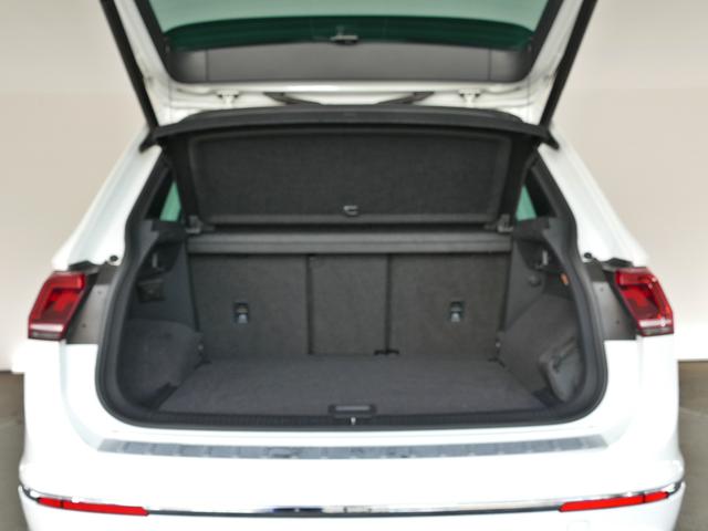 ティグアン ＴＳＩ　Ｒライン　フォルクスワーゲン認定中古車　禁煙　純正ナビゲーション　ＥＴＣ　リアカメラ　アダプティブクルーズコントロール　純正アルミホイール　専用エアロ（24枚目）