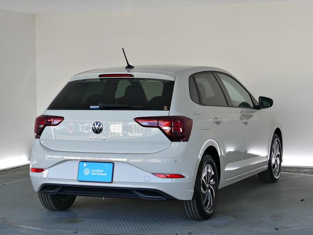 ポロ ＴＳＩアクティブ　フォルクスワーゲン認定中古車　禁煙　１オーナー　純正ナビゲーション　ＥＴＣ　リアカメラ　アダプティブクルーズコントロール　純正アルミホイール　テクノロジーＰＫＧ（3枚目）