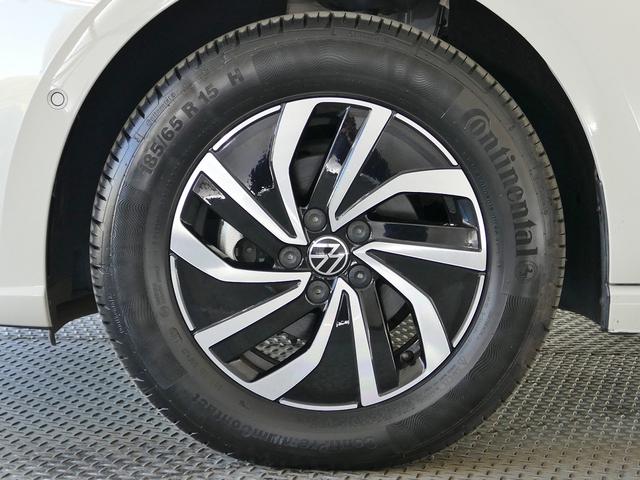 ポロ ＴＳＩアクティブ　フォルクスワーゲン認定中古車　禁煙　１オーナー　純正ナビゲーション　ＥＴＣ　リアカメラ　アダプティブクルーズコントロール　純正アルミホイール　テクノロジーＰＫＧ（13枚目）