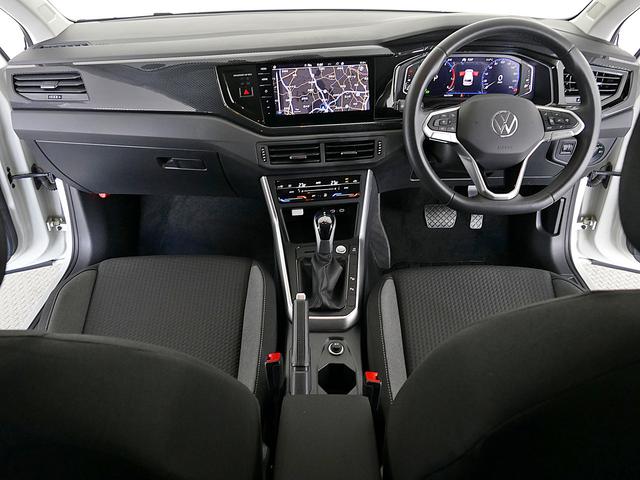 ポロ ＴＳＩアクティブ　フォルクスワーゲン認定中古車　禁煙　１オーナー　純正ナビゲーション　ＥＴＣ　リアカメラ　アダプティブクルーズコントロール　純正アルミホイール　テクノロジーＰＫＧ（19枚目）
