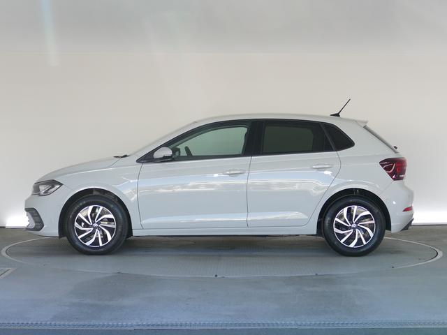 ポロ ＴＳＩアクティブ　フォルクスワーゲン認定中古車　禁煙　１オーナー　純正ナビゲーション　ＥＴＣ　リアカメラ　アダプティブクルーズコントロール　純正アルミホイール　テクノロジーＰＫＧ（55枚目）