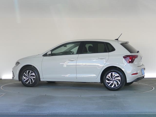 ポロ ＴＳＩアクティブ　フォルクスワーゲン認定中古車　禁煙　１オーナー　純正ナビゲーション　ＥＴＣ　リアカメラ　アダプティブクルーズコントロール　純正アルミホイール　テクノロジーＰＫＧ（56枚目）