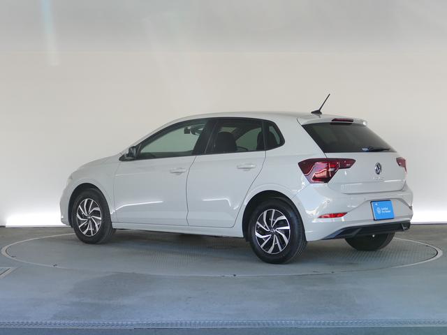 ポロ ＴＳＩアクティブ　フォルクスワーゲン認定中古車　禁煙　１オーナー　純正ナビゲーション　ＥＴＣ　リアカメラ　アダプティブクルーズコントロール　純正アルミホイール　テクノロジーＰＫＧ（57枚目）