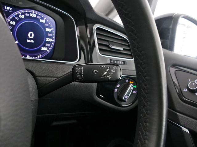 ゴルフ ＴＳＩハイライン　フォルクスワーゲン認定中古車　禁煙　黒革　純正ナビゲーション　ＥＴＣ　リアカメラ　アダプティブクルーズコントロール　純正アルミホイール（33枚目）