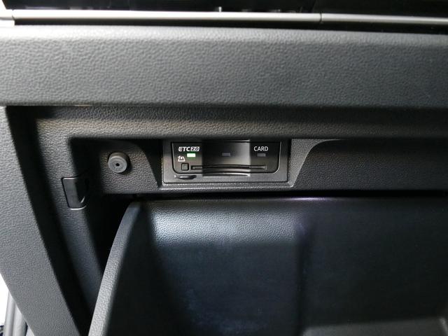 �d�s�b�ԍڊ�̓O���[�u�{�b�N�X���ɐݒu����Ă܂��B�d�s�b�͂Q�D�O�Ȃ̂ō������s���Ȃǂɂ͎��̂�a�؏�񂪃i�r��ʂɕ\��������S�^�]�����Ȃ����Ă���܂��B