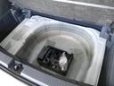 トランクフロア下にパンク修理を車載