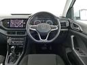 シンプルで操作性が良いデザインの運転席まわり。使い易いスイッチや操作パネルは、疲労軽減、安全な運転に貢献しています。