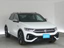 VWブランドの多彩なMODELの綺麗な中古車が道行く人たちに楽しんでもらいますよう展示しております。