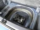 トランクフロア下にパンク修理を車載