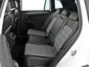 ＴＳＩ　Ｒライン　フォルクスワーゲン認定中古車　禁煙　純正ナビゲーション　ＥＴＣ　リアカメラ　アダプティブクルーズコントロール　純正アルミホイール　専用エアロ（23枚目）