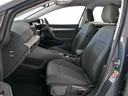 助手席のシートも使用感が少なくとても綺麗な状態です。手触り、座り心地の良い上質なシートです。