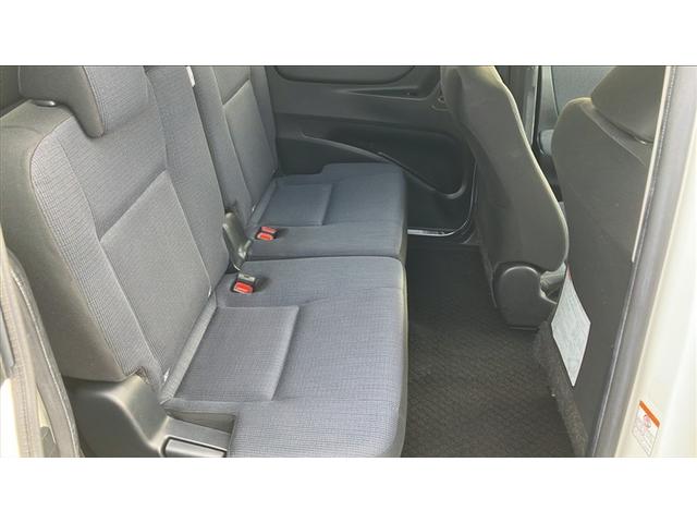 シエンタ G ナビTV バックカメラ ETC 両側自動ドア 衝突回避ブレーキ 整備手帳 スマートキープッシュスタート アイドリングS 1オ-ナ- リアカメラ 定期点検記録簿 ワンセグテレビ 3列(10枚目)