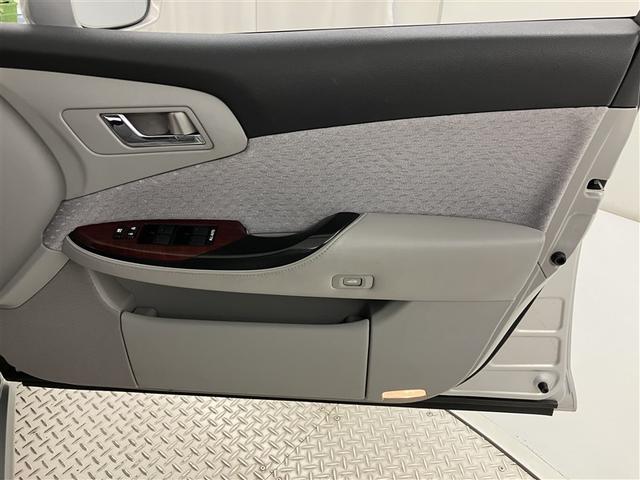 クラウン ロイヤルサルーン フルセグナビTV バックカメラ DVD再生 ETC 運転席エアバッグ AC クルーズC 助手席エアバッグ DVD再生可 パワーシート 盗難防止装置 アルミ スマ-トキ- ABS HDD(32枚目)