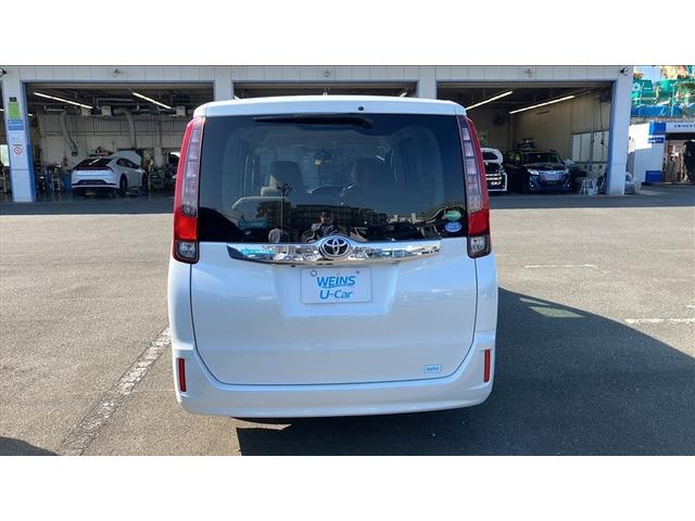 ノア Ｘ　大型フルセグナビＴＶ　バックカメラ　ＤＶＤ再生　ＥＴＣ　両側自動ドア　整備手帳　イモビライザー　アイドリングストッ　メンテナンスノート　ＡＵＸ　ワンオーナー車　ＬＥＤランプ　スマートキ　　３列（4枚目）