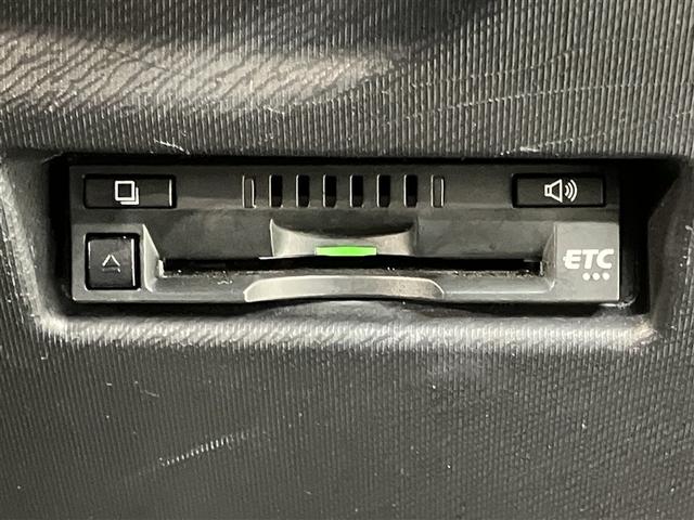 アクア クロスオーバー　ナビＴＶ　バックカメラ　ＥＴＣ　衝突回避ブレーキ　クリアランスソナー　メディアプレイヤー接続　整備手帳　イモビライザー　ナビＴＶ　エアコン　１オ－ナ－　ＥＳＣ　記録簿　アルミホイール　キーフリー（8枚目）