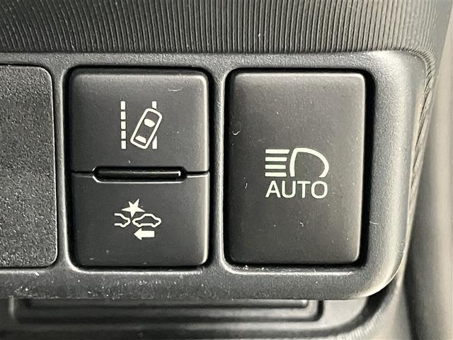 アクア クロスオーバー　ナビＴＶ　バックカメラ　ＥＴＣ　衝突回避ブレーキ　クリアランスソナー　メディアプレイヤー接続　整備手帳　イモビライザー　ナビＴＶ　エアコン　１オ－ナ－　ＥＳＣ　記録簿　アルミホイール　キーフリー（9枚目）