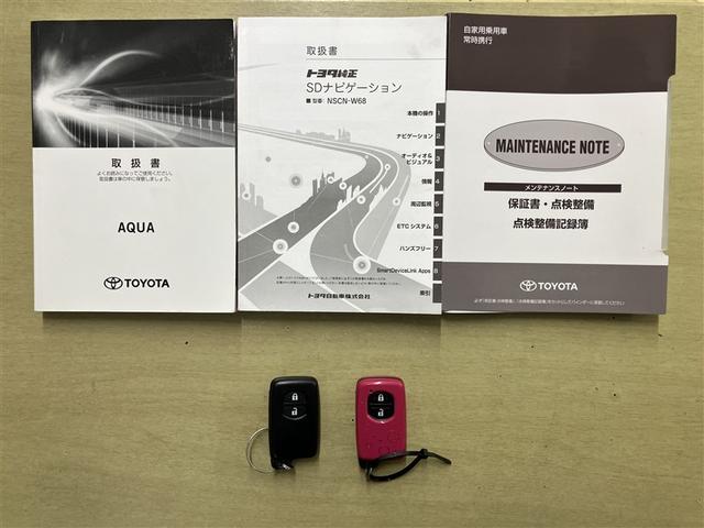 アクア クロスオーバー　ナビＴＶ　バックカメラ　ＥＴＣ　衝突回避ブレーキ　クリアランスソナー　メディアプレイヤー接続　整備手帳　イモビライザー　ナビＴＶ　エアコン　１オ－ナ－　ＥＳＣ　記録簿　アルミホイール　キーフリー（19枚目）