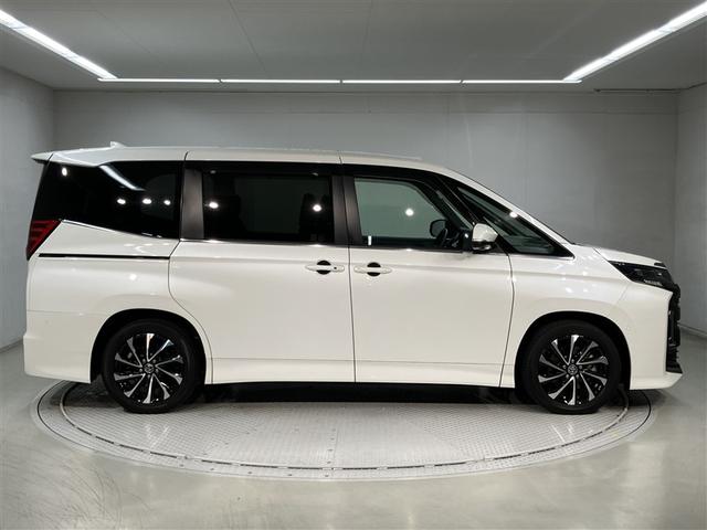 ノア ハイブリッドＳ－Ｚ　後席モニター　大型フルセグナビＴＶ　全周囲カメラ　シートヒーター　ＤＶＤ再生　ＥＴＣ２．０　パワーバックドア　　オートクルーズコントロール　両側自動ドア　ＬＥＤランプ　バックモニター　ＡＣ１００Ｖ（3枚目）