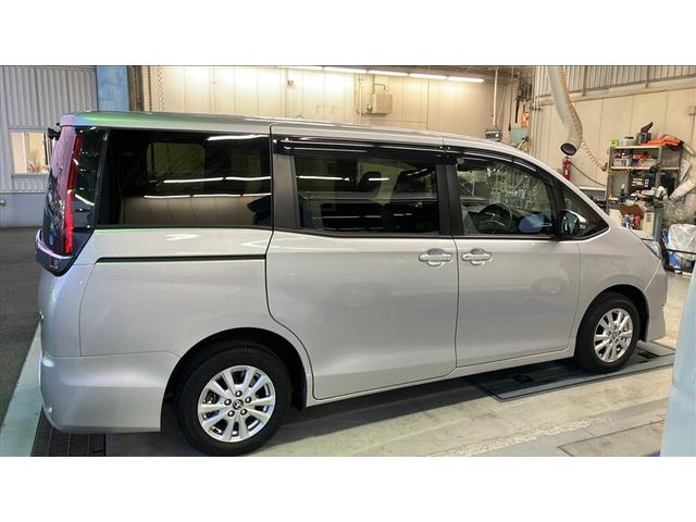 ノア ハイブリッドG 前後ドラレコ 大型フルセグナビTV バックカメラ DVD再 ETC 両側自動ドア シートヒーター 衝突回避ブレーキ 整備手帳 LEDへッドライト イモビライザー クルコン クリアランスソナー(3枚目)