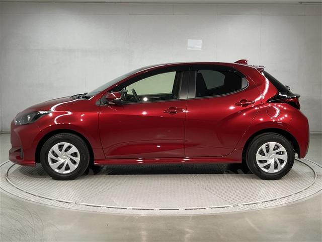 ヤリス Ｘ　ナビ　バックカメラ　ＥＴＣ　衝突回避ブレーキ　横滑り防止装置付き　ワイヤレスキー　バックガイドモニター　盗難防止　サイドエアバック　エアコン　Ｗエアバッグ　パワーウインドウ　ＥＴＣ付　運転席エアバッグ（2枚目）