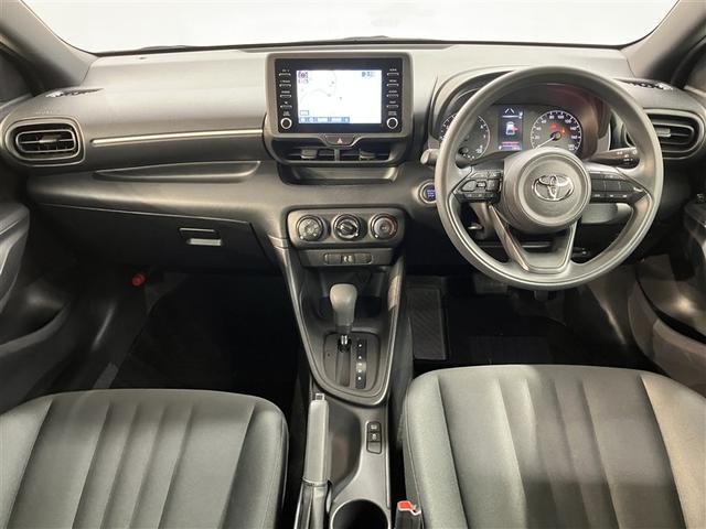 ヤリス Ｘ　ナビ　バックカメラ　ＥＴＣ　衝突回避ブレーキ　横滑り防止装置付き　ワイヤレスキー　バックガイドモニター　盗難防止　サイドエアバック　エアコン　Ｗエアバッグ　パワーウインドウ　ＥＴＣ付　運転席エアバッグ（5枚目）