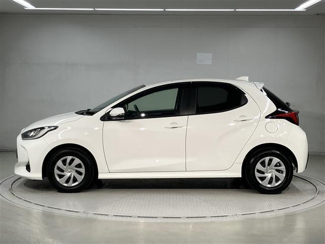 ヤリス Ｇ　全周囲カメラ　前後ドラレコ　衝突回避ブレーキ　整備手帳　バックカメラ　スマートキー＆プッシュスタート　ドライブレコーダー　ＬＥＤヘッド　イモビ　横滑り防止システム　クルーズＣ　ＡＢＳ　１オーナー（2枚目）